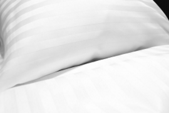 Weiße Bettwäsche von Christian Fischbacher