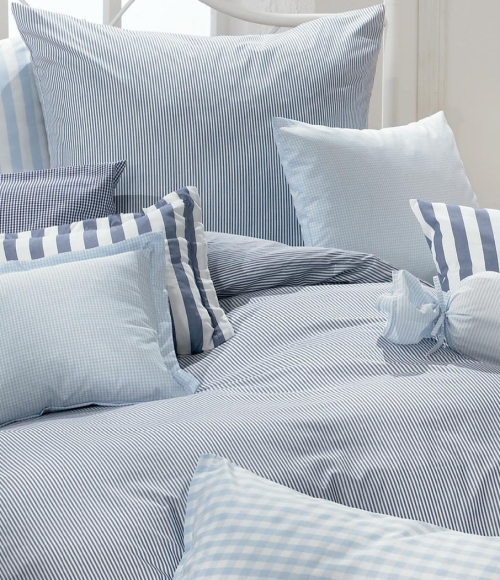 Klassische Bettwäsche in der Farbe marineblau und bleu kombiniert